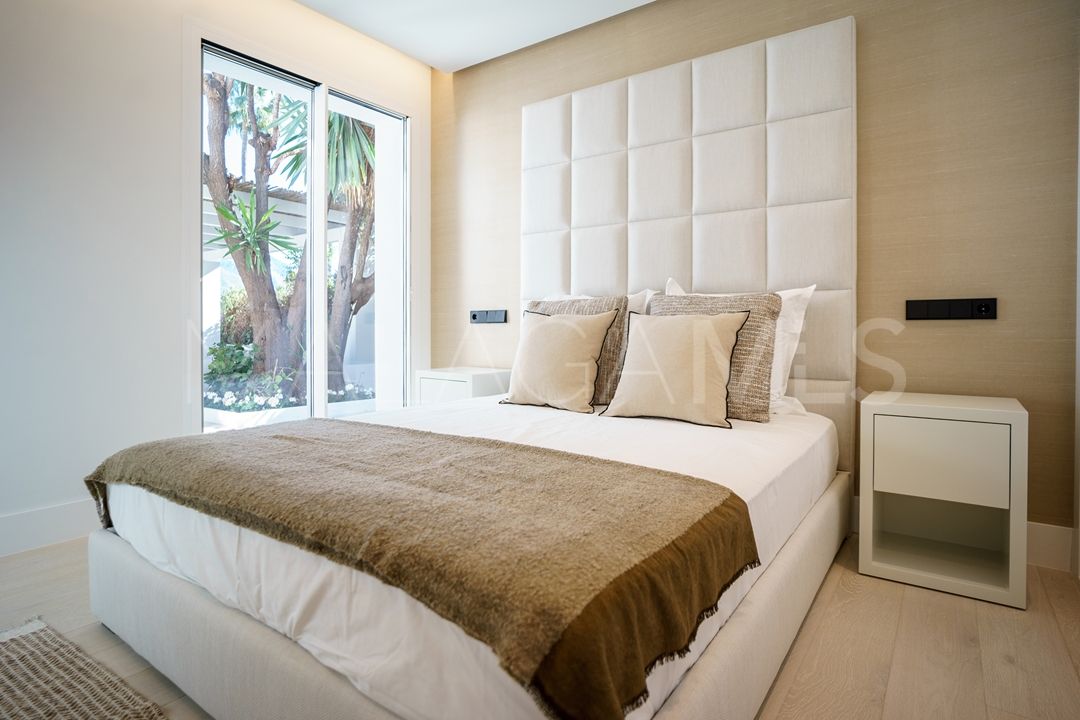 Villa for sale in Nueva Andalucia