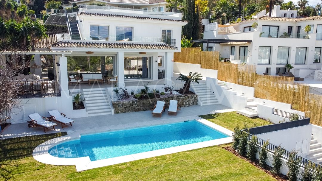 Villa for sale in Nueva Andalucia