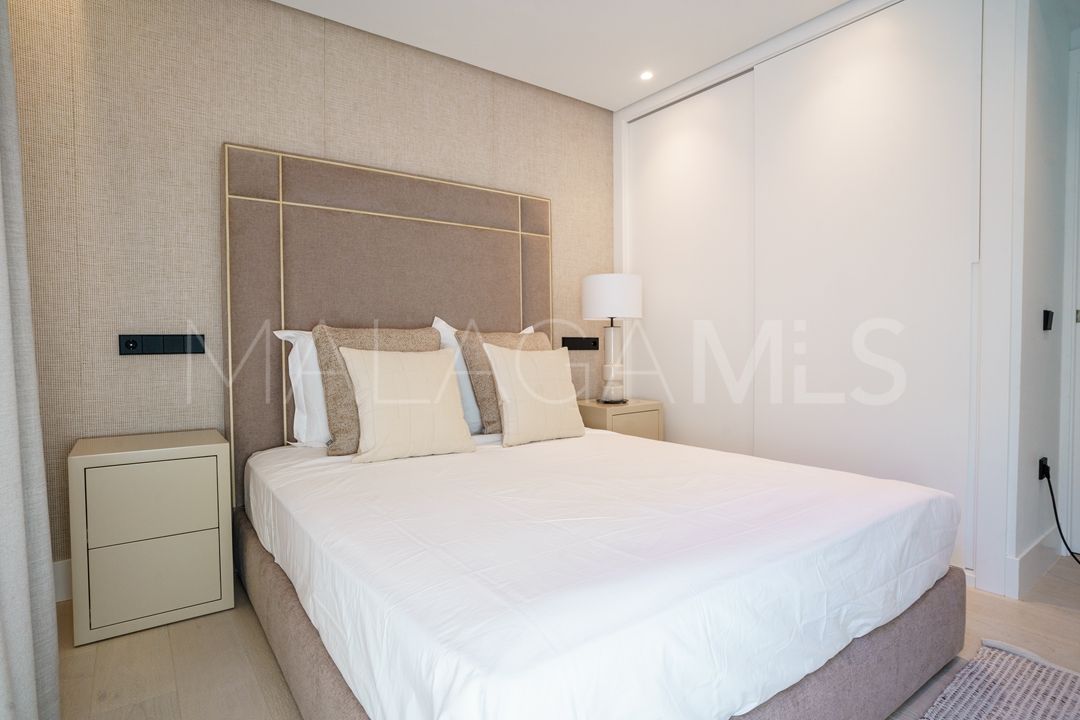 Villa for sale in Nueva Andalucia