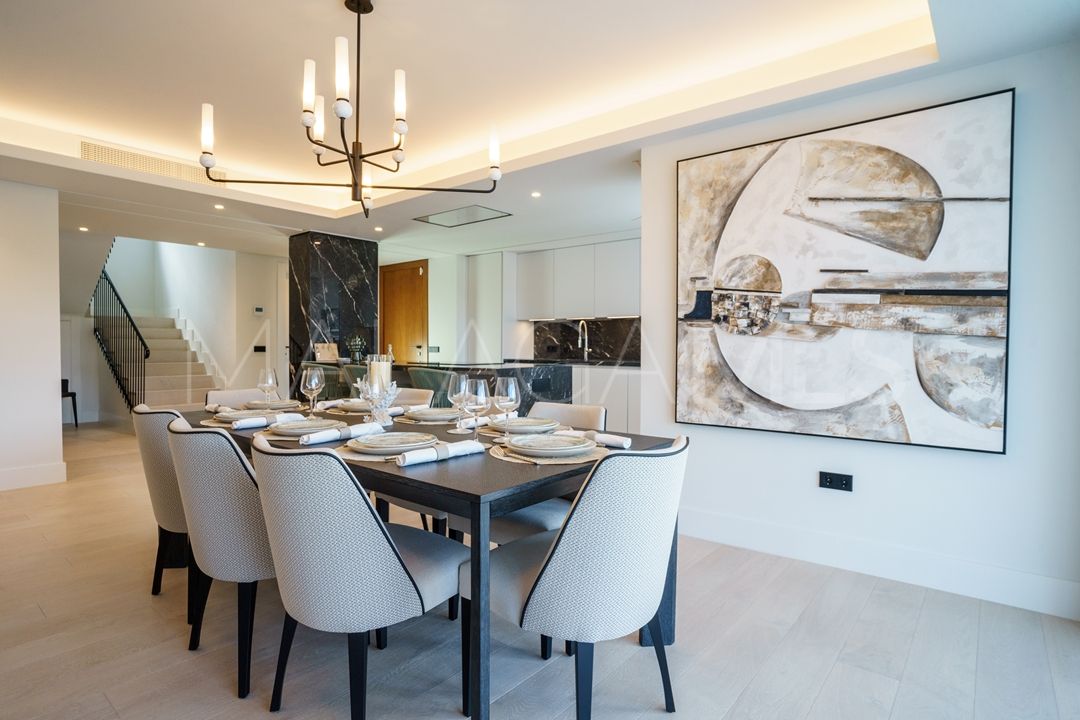 Villa for sale in Nueva Andalucia