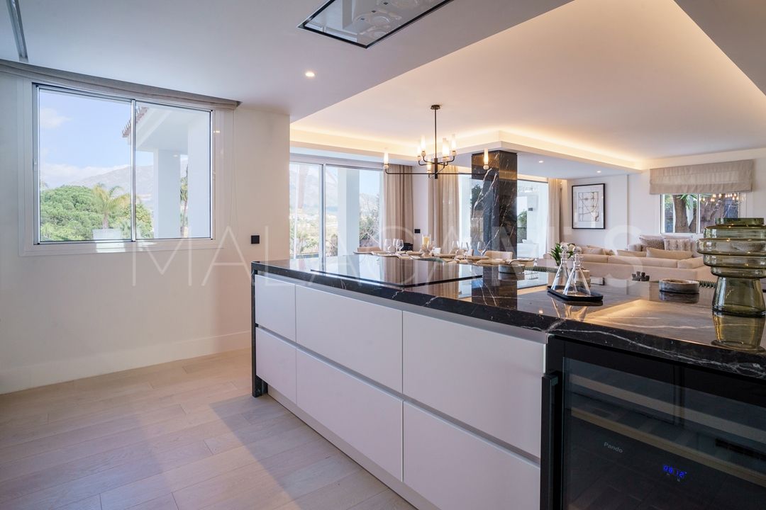 Villa for sale in Nueva Andalucia