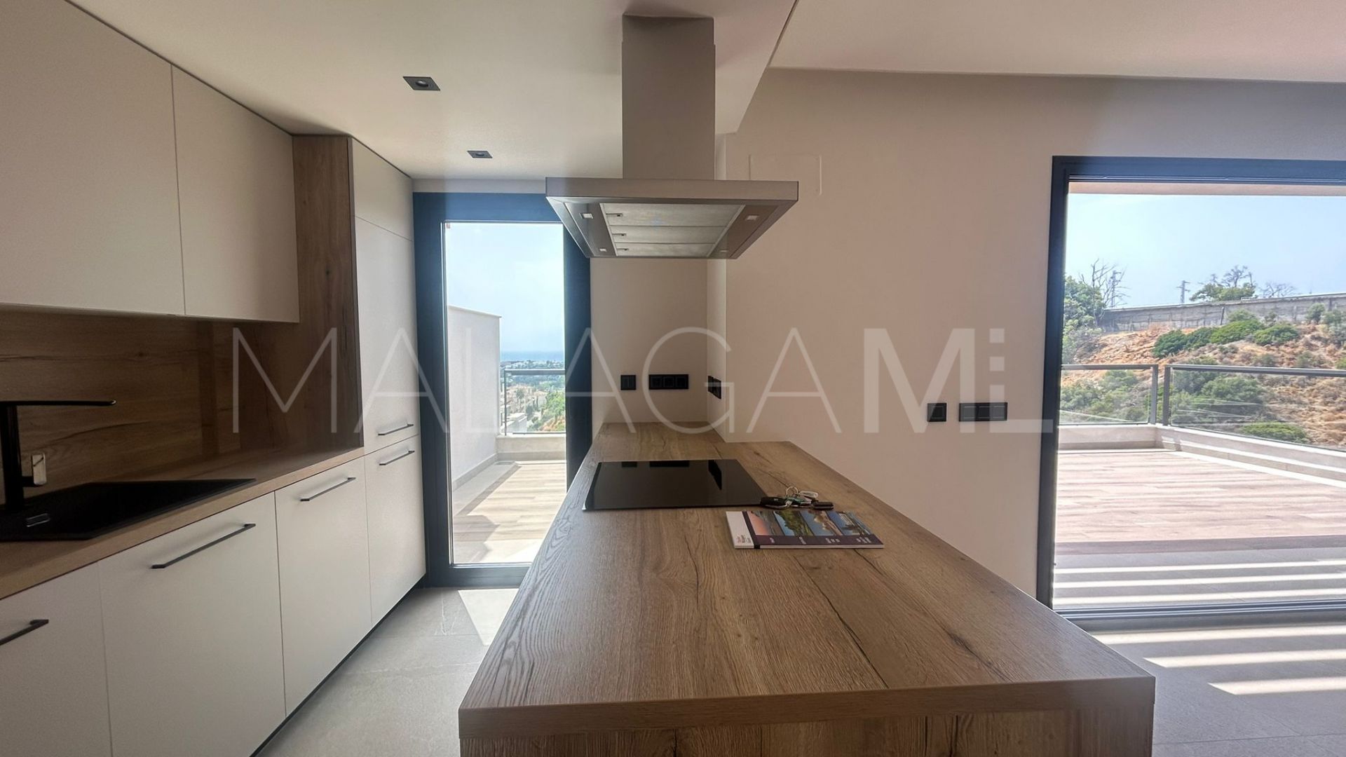 3 bedrooms duplex penthouse for sale in Nueva Andalucia