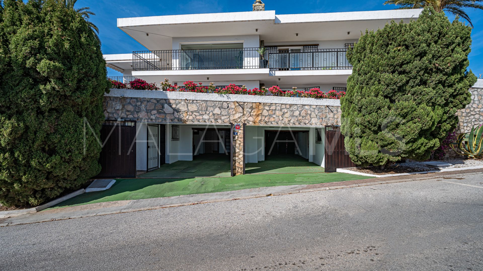 Hus i byn for sale in Nueva Andalucia