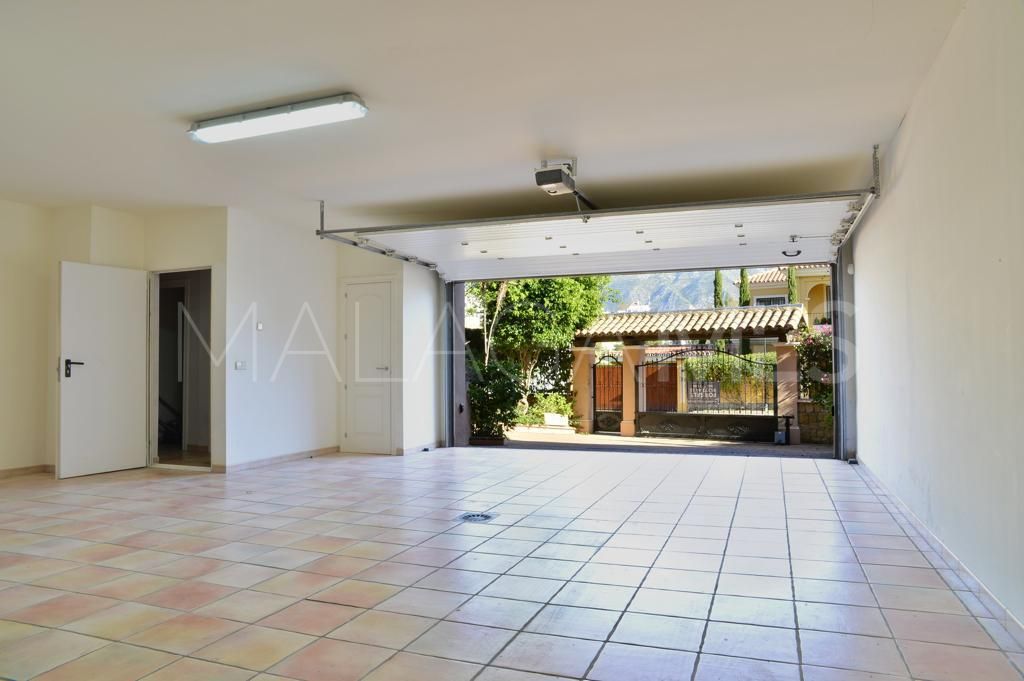 Villa for sale with 4 bedrooms in Aloha