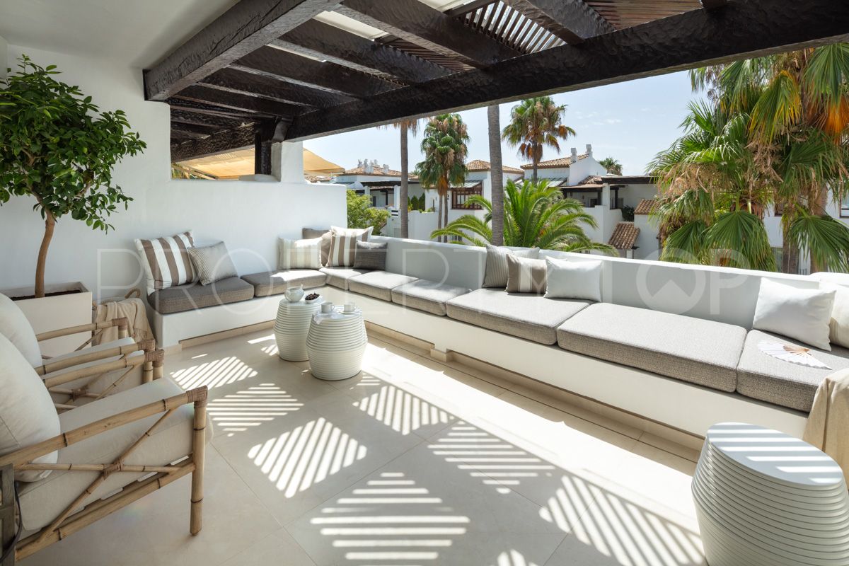Duplex penthouse with 4 bedrooms for sale in Marbella City