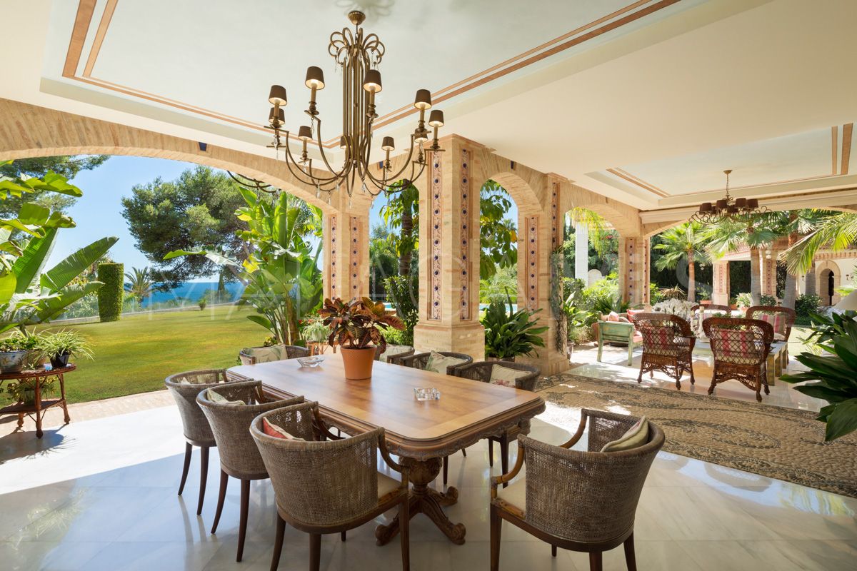 Villa for sale in Marbella Golden Mile with 7 bedrooms