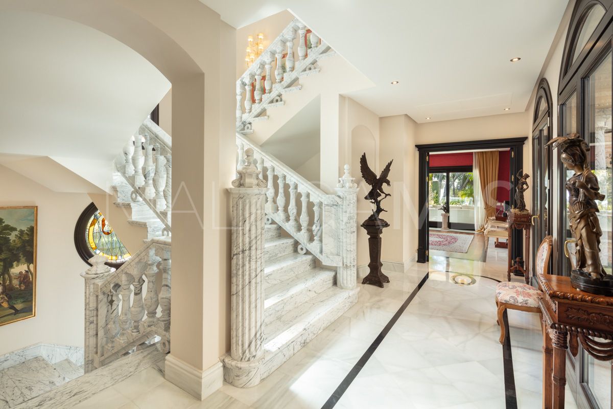 Villa for sale in Marbella Golden Mile with 7 bedrooms