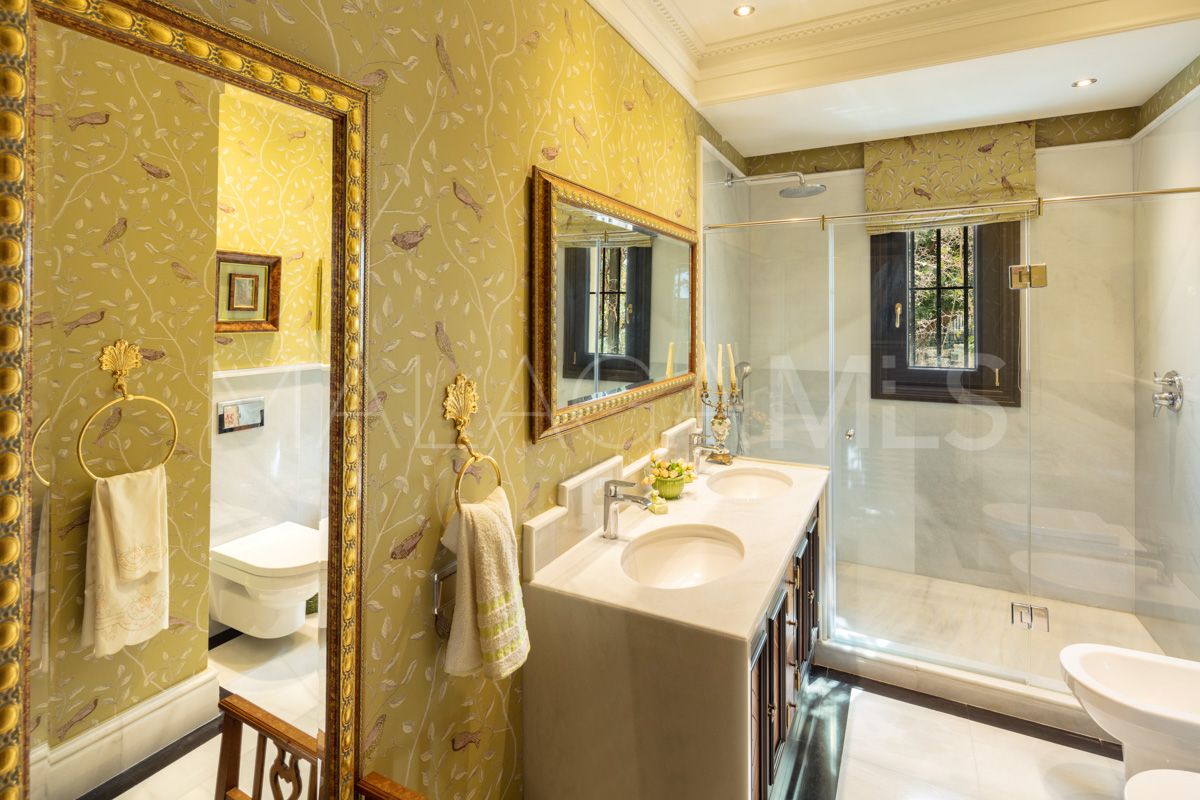 Villa for sale in Marbella Golden Mile with 7 bedrooms