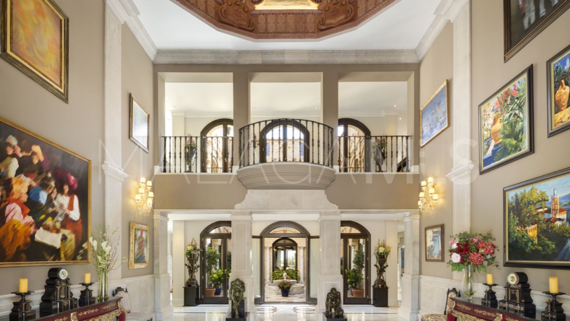 Villa for sale in Marbella Golden Mile with 7 bedrooms
