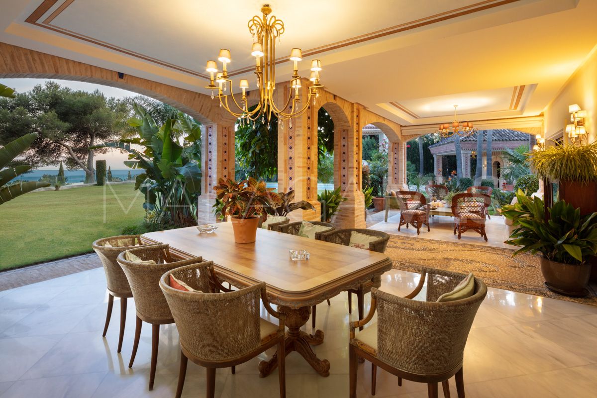 Villa for sale in Marbella Golden Mile with 7 bedrooms