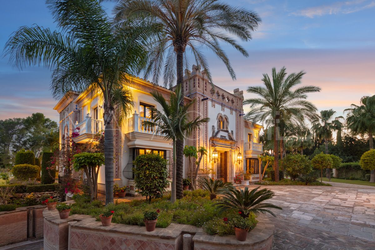 Villa for sale in Marbella Golden Mile with 7 bedrooms