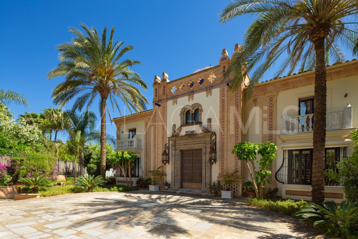 Villa for sale in Marbella Golden Mile with 7 bedrooms