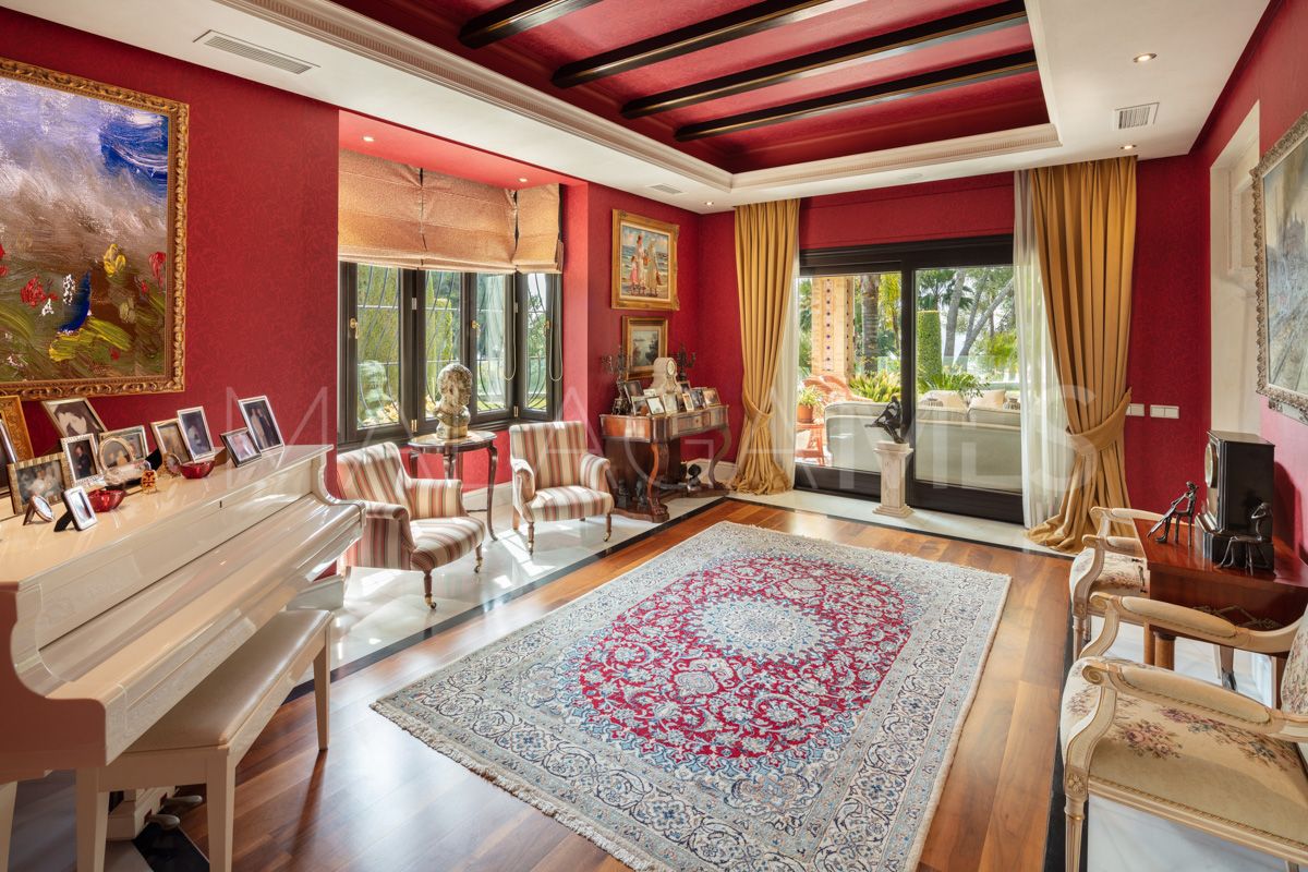 Villa for sale in Marbella Golden Mile with 7 bedrooms