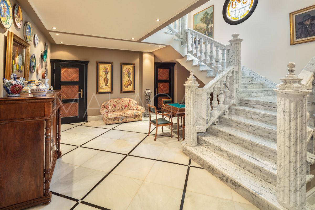 Villa for sale in Marbella Golden Mile with 7 bedrooms