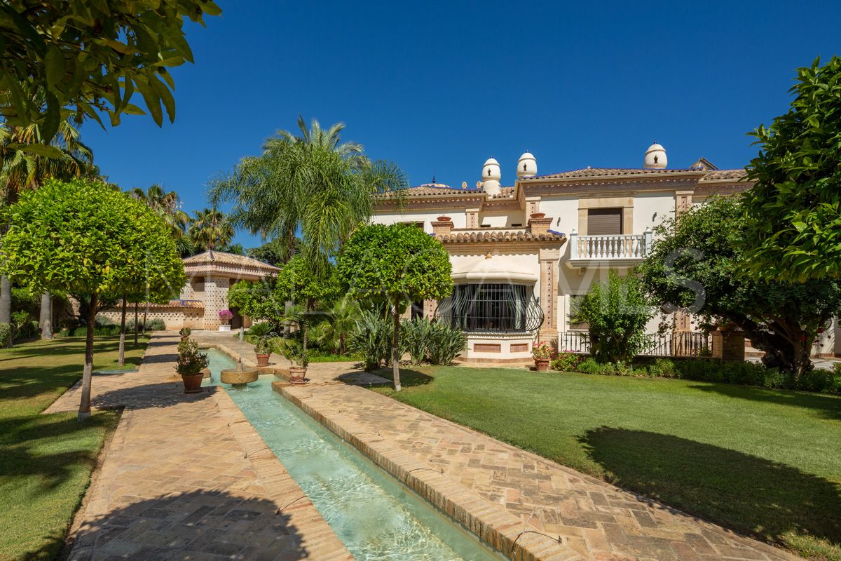 Villa for sale in Marbella Golden Mile with 7 bedrooms