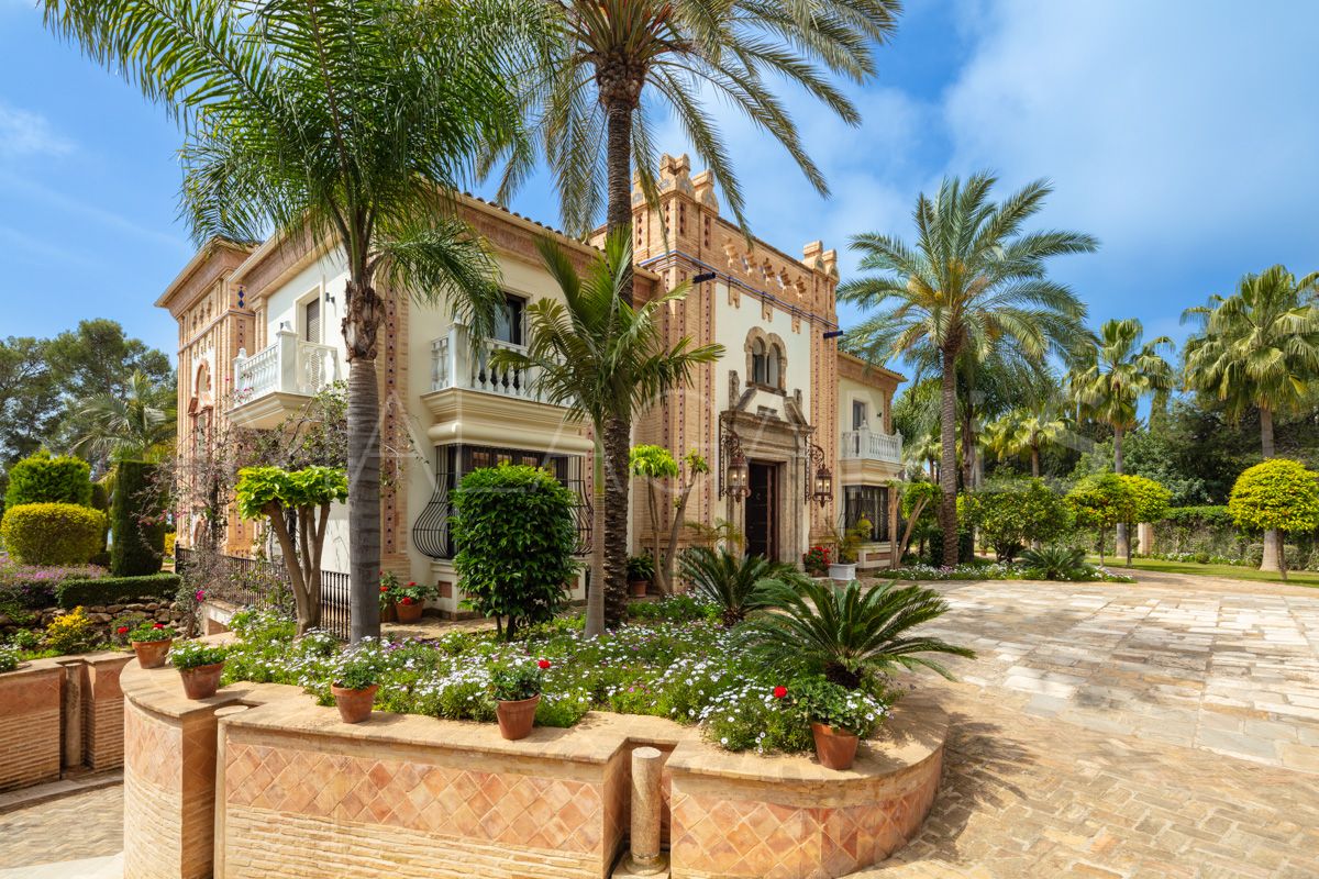 Villa for sale in Marbella Golden Mile with 7 bedrooms