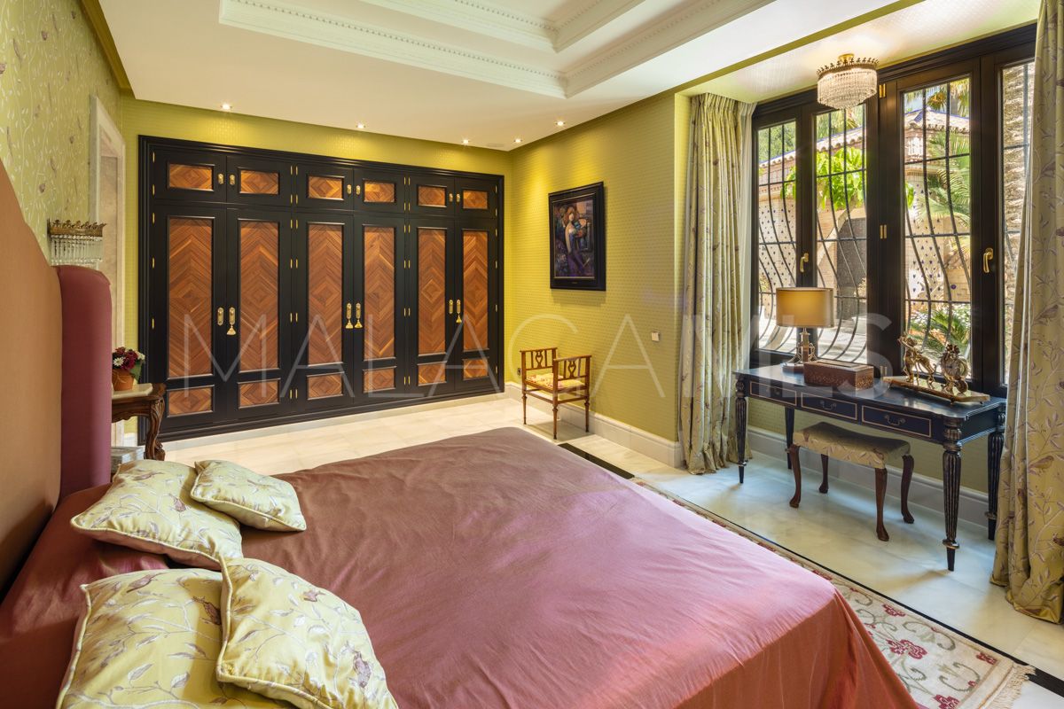Villa for sale in Marbella Golden Mile with 7 bedrooms