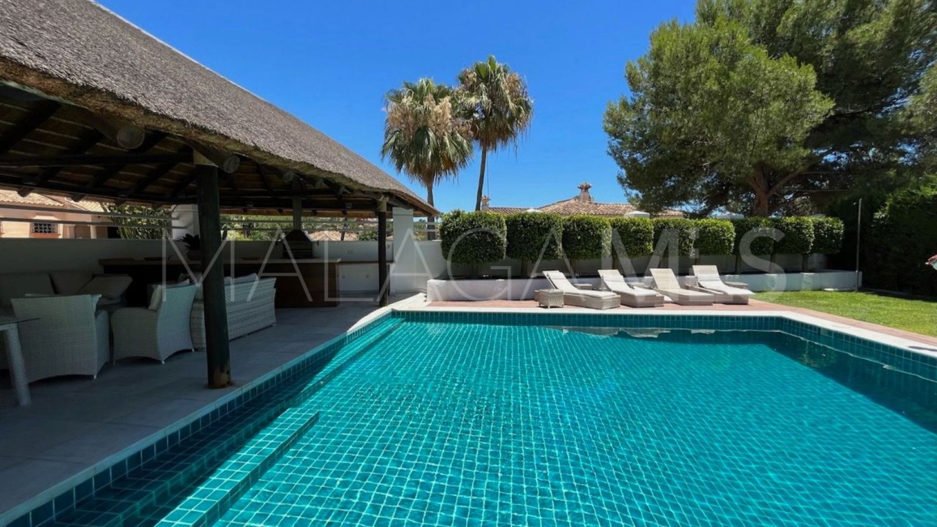 Villa for sale in Nueva Andalucia