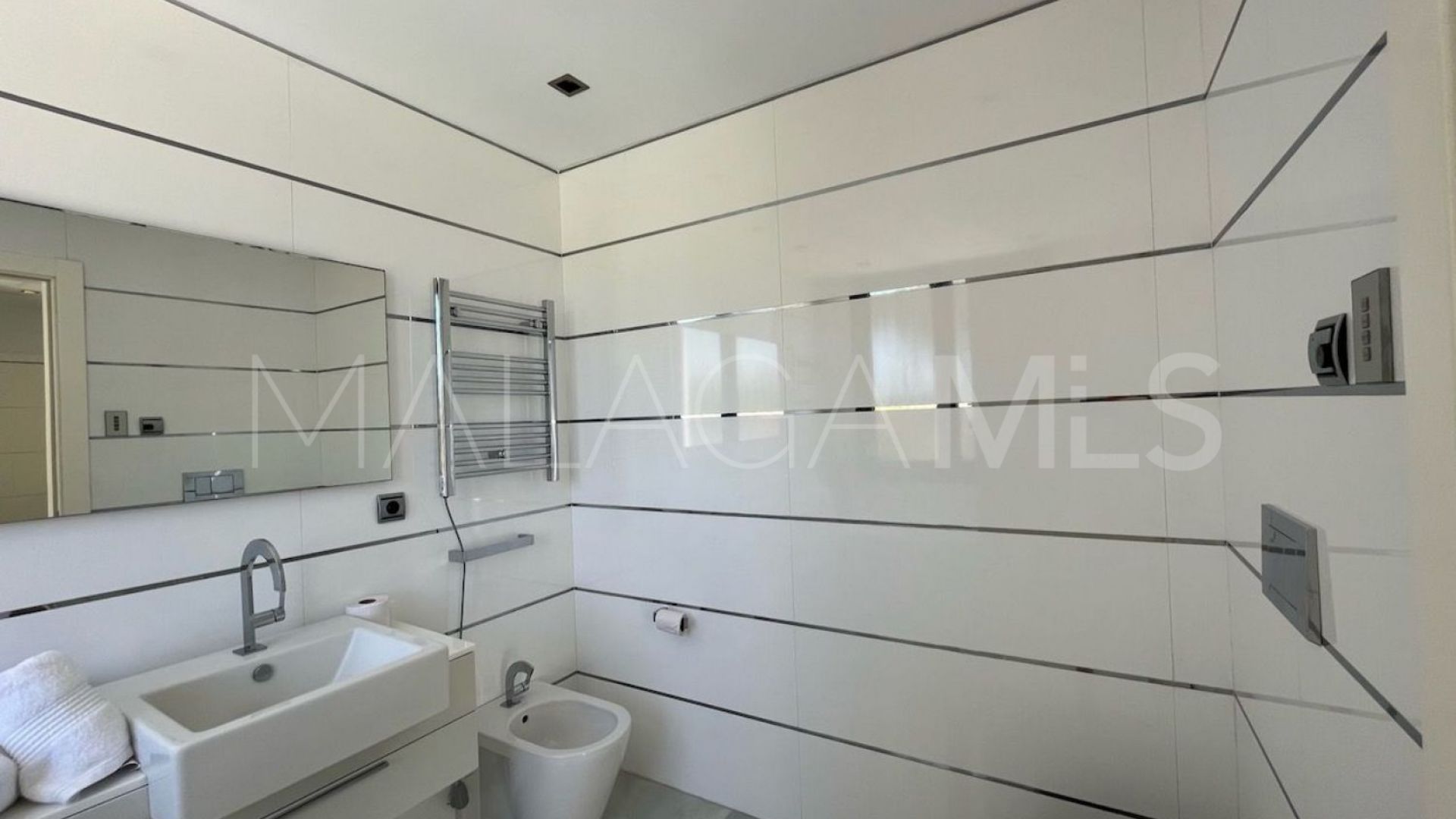 Villa for sale in Nueva Andalucia