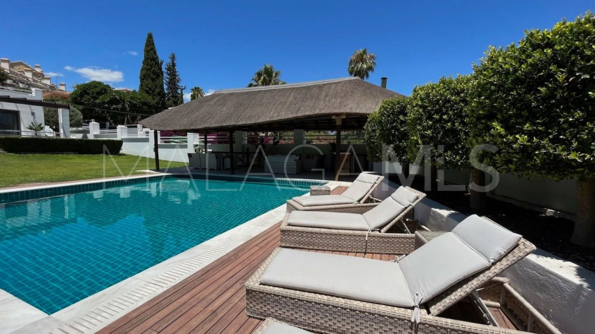 Villa for sale in Nueva Andalucia