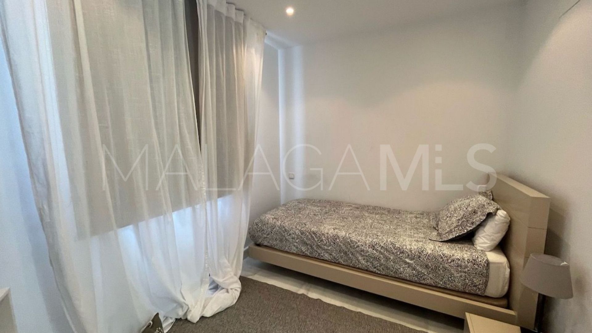 Villa for sale in Nueva Andalucia