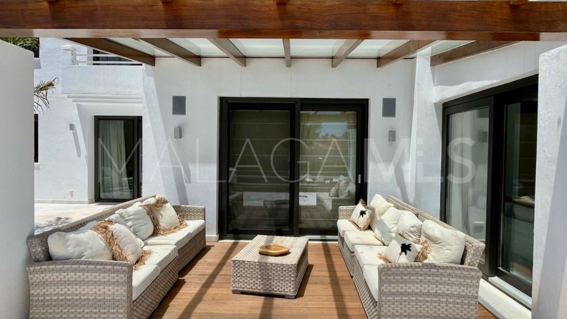 Villa for sale in Nueva Andalucia