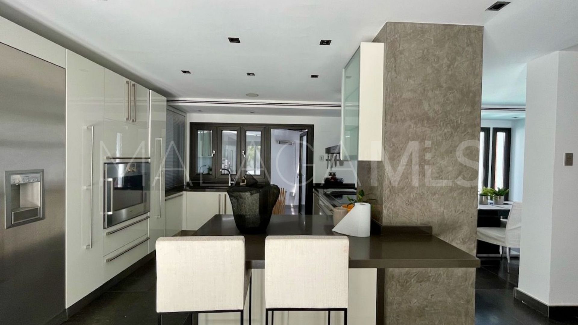 Villa for sale in Nueva Andalucia