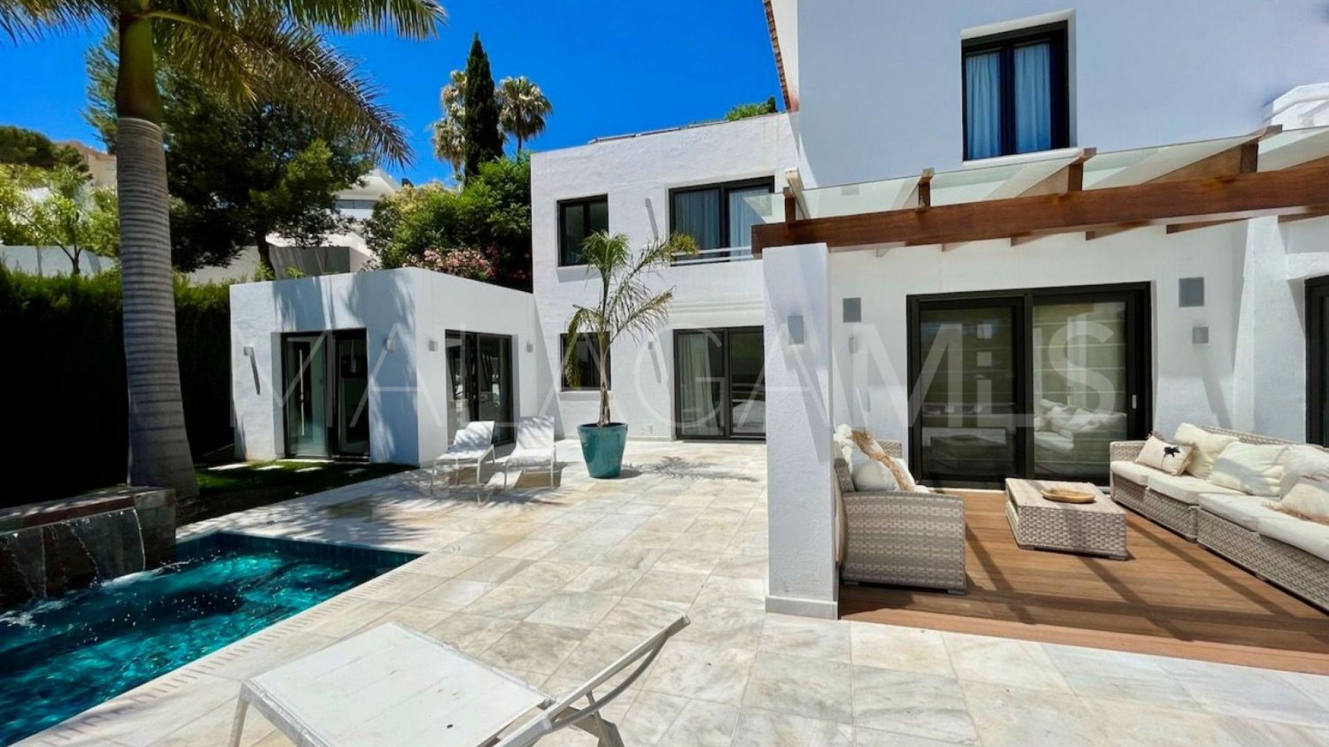 Villa for sale in Nueva Andalucia