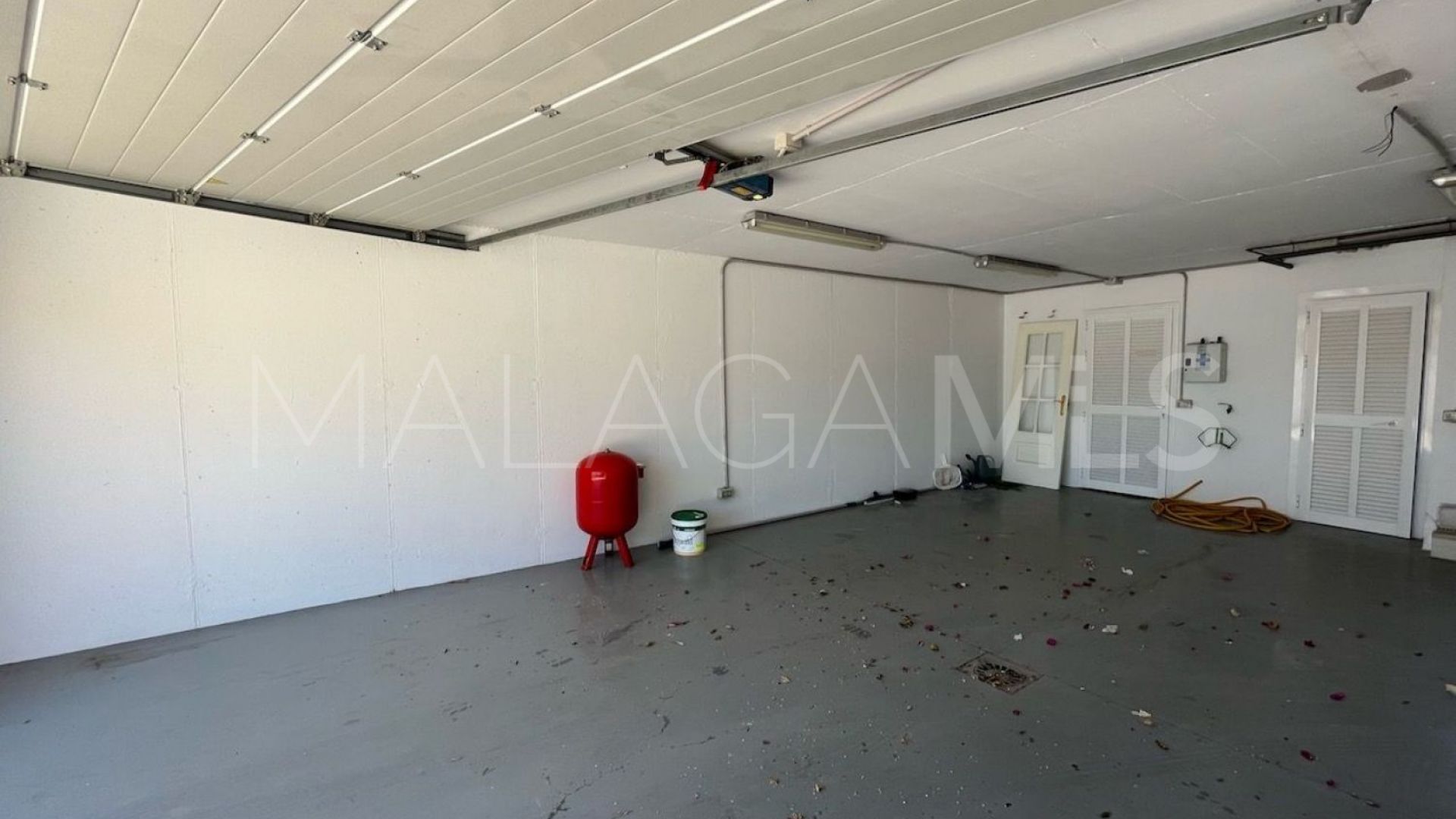 Villa for sale in Nueva Andalucia