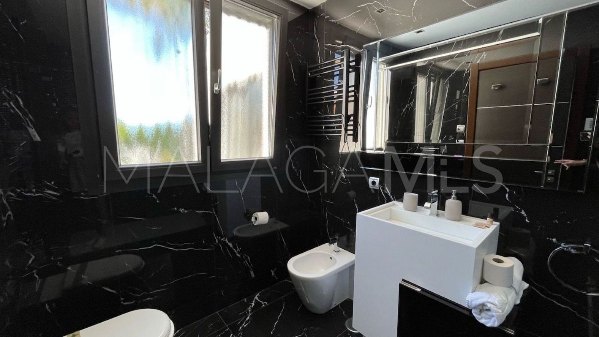 Villa for sale in Nueva Andalucia