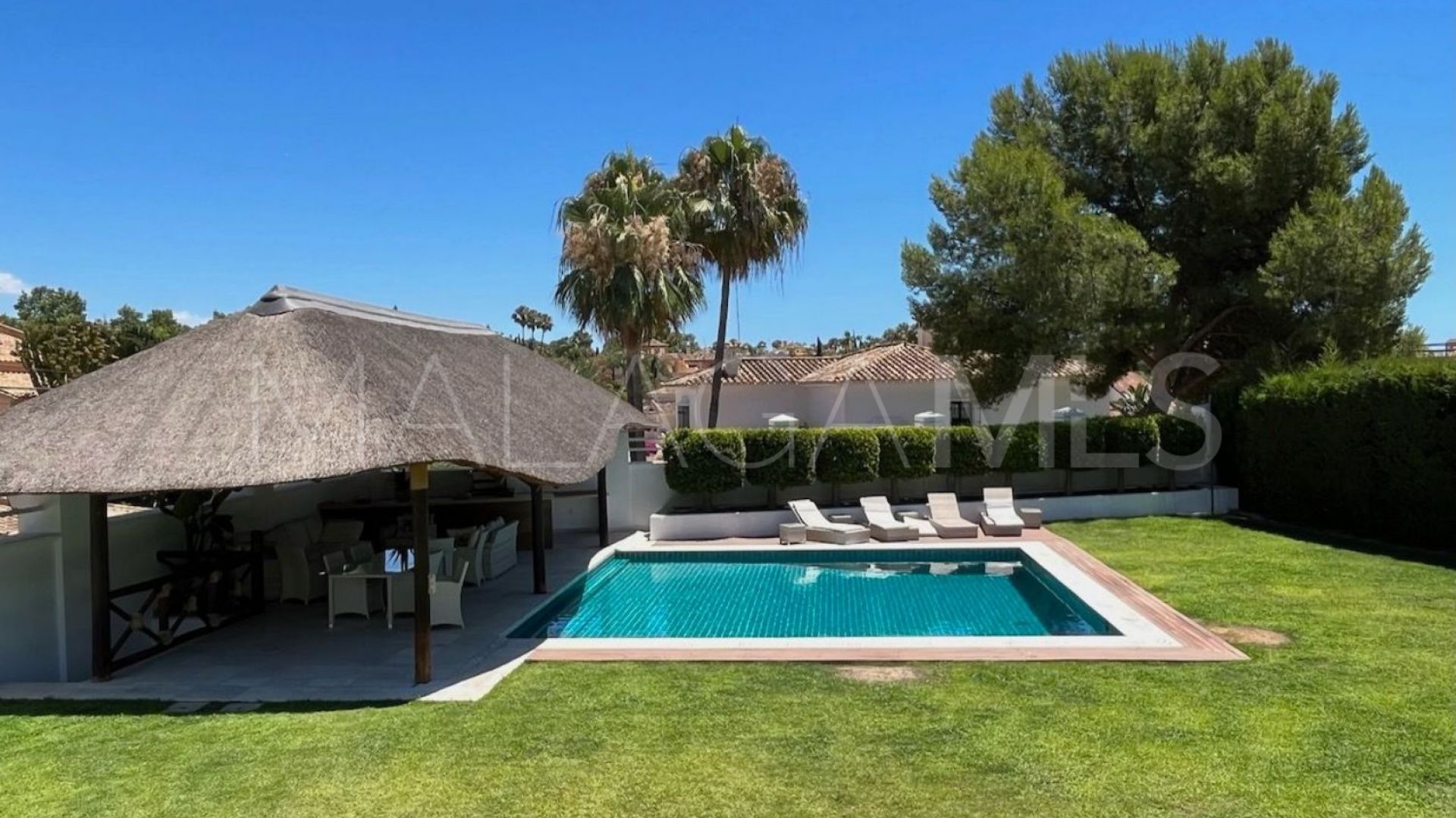 Villa for sale in Nueva Andalucia