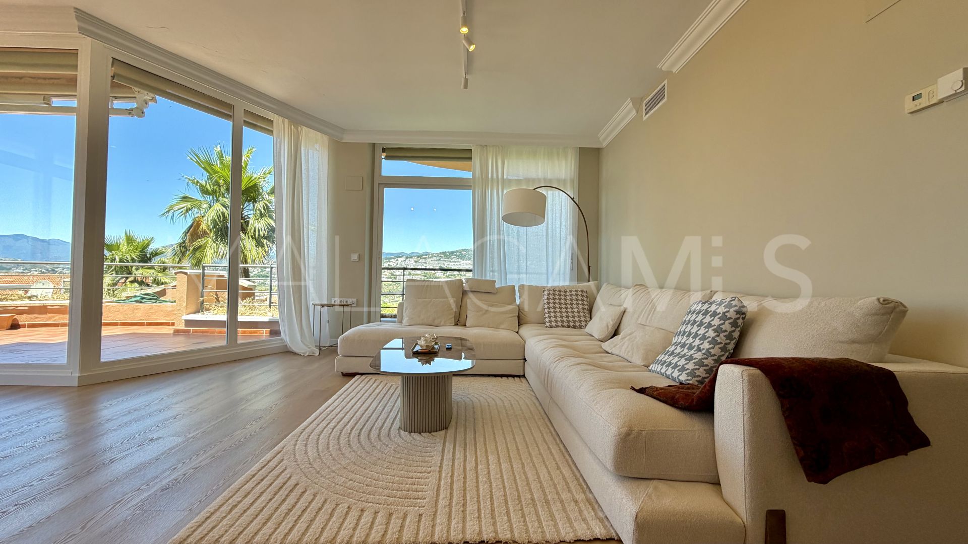 Apartment for sale in Magna Marbella with 3 bedrooms