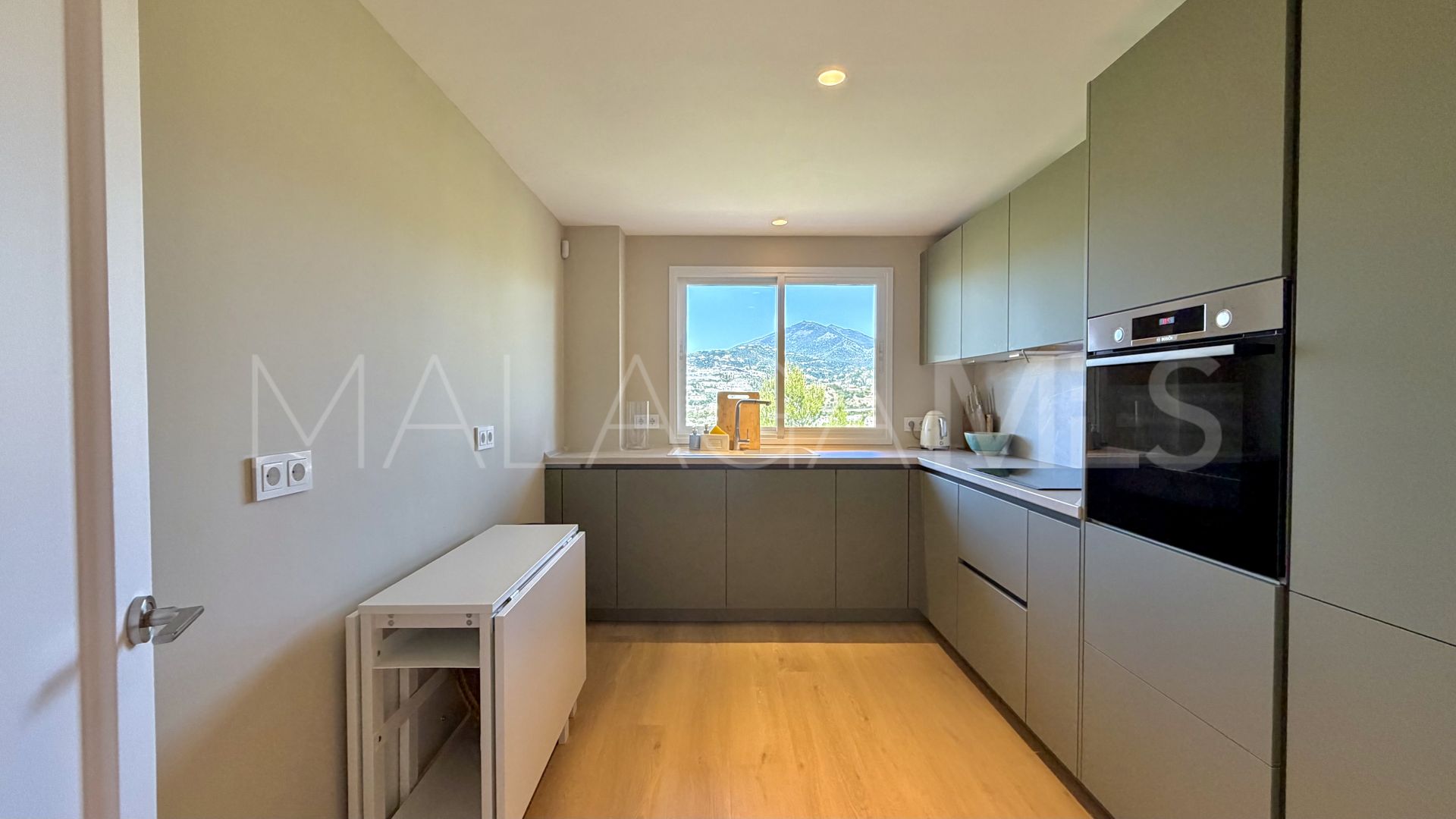 Apartment for sale in Magna Marbella with 3 bedrooms