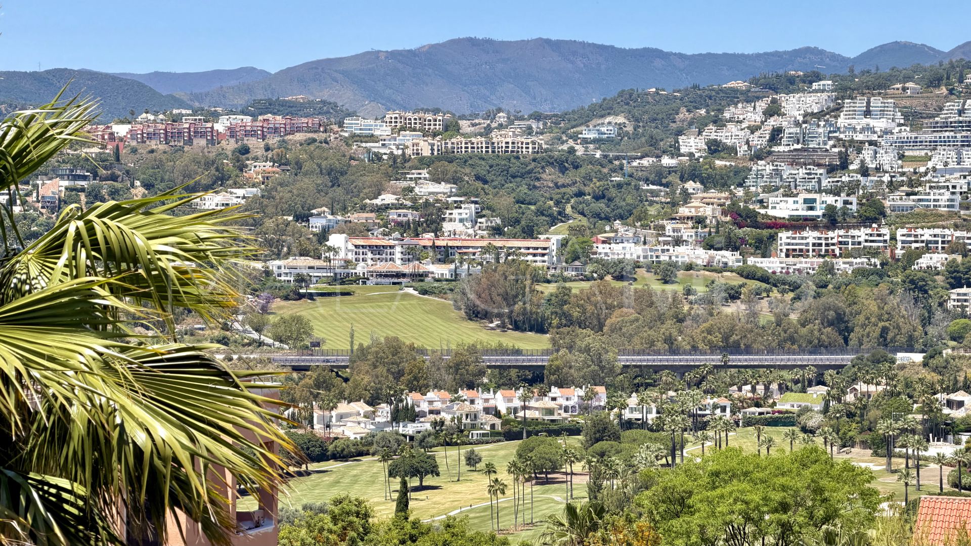 Apartment for sale in Magna Marbella with 3 bedrooms