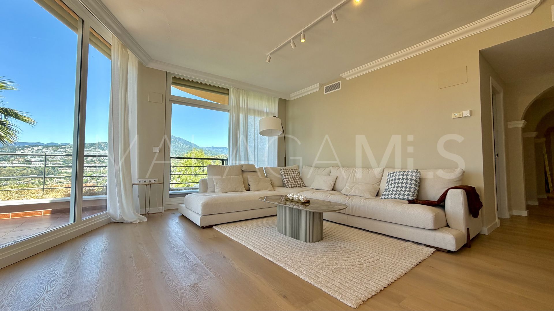 Apartment for sale in Magna Marbella with 3 bedrooms