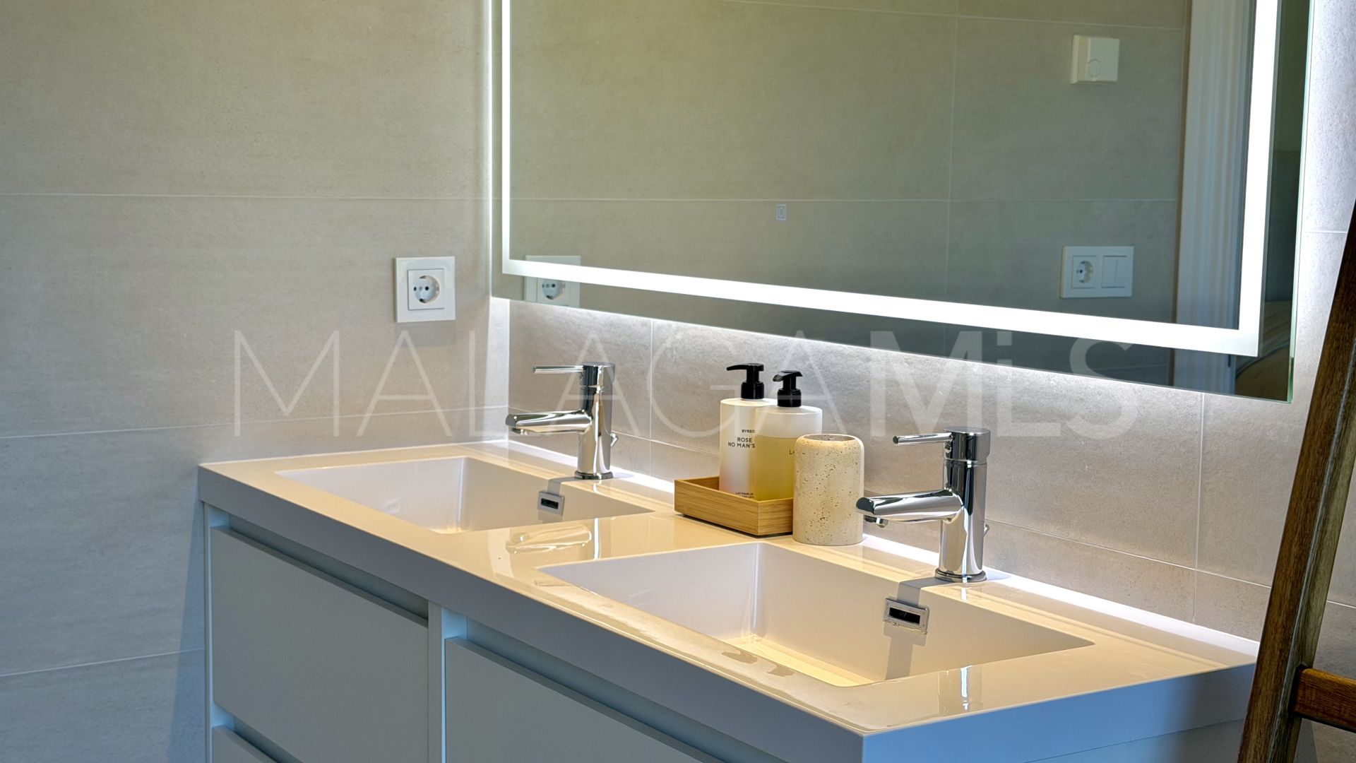 Apartment for sale in Magna Marbella with 3 bedrooms