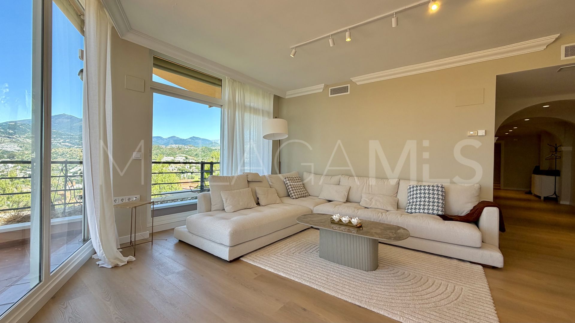 Apartment for sale in Magna Marbella with 3 bedrooms