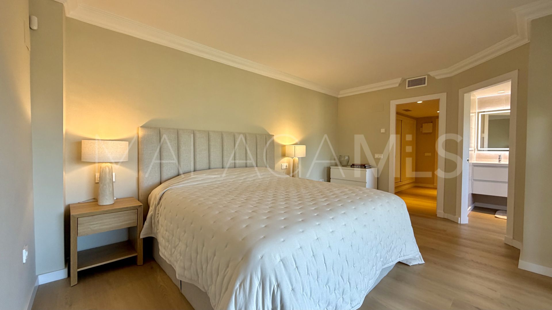 Apartment for sale in Magna Marbella with 3 bedrooms
