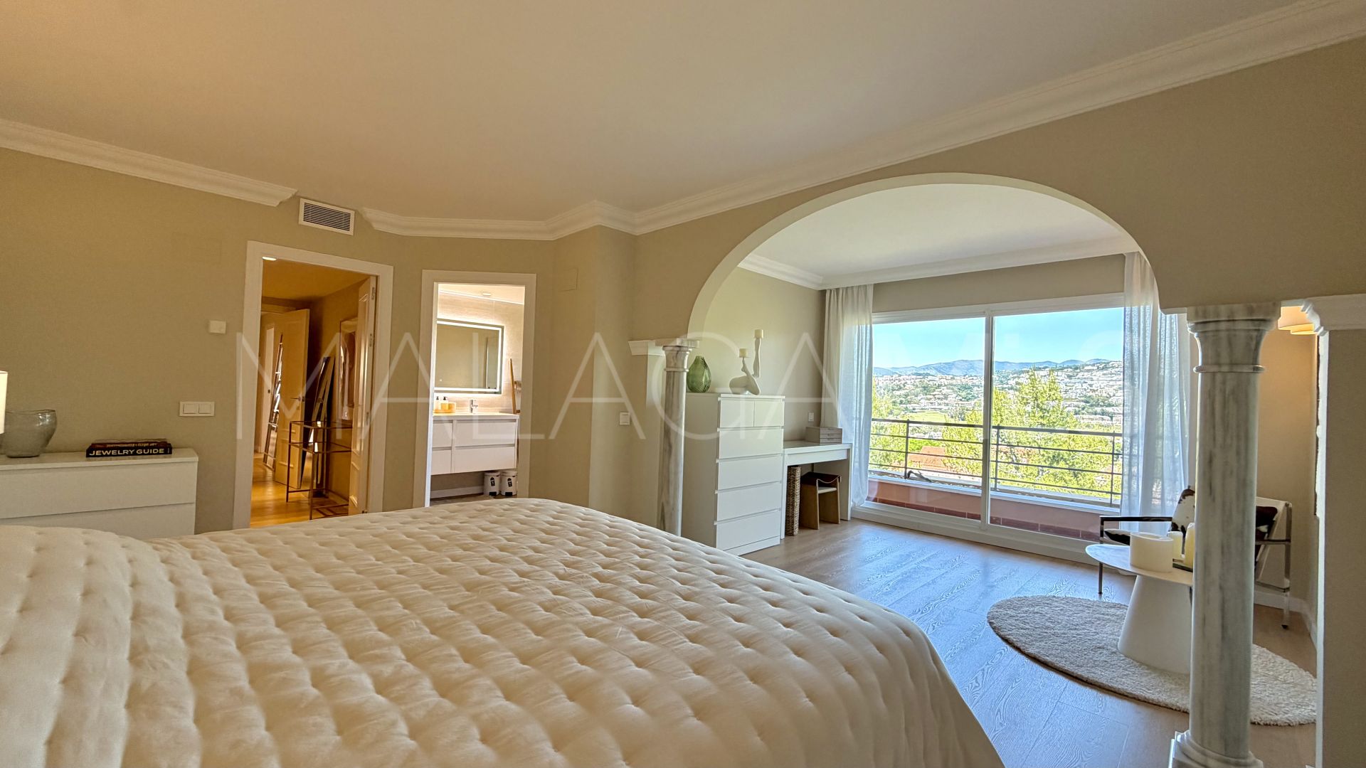 Apartment for sale in Magna Marbella with 3 bedrooms