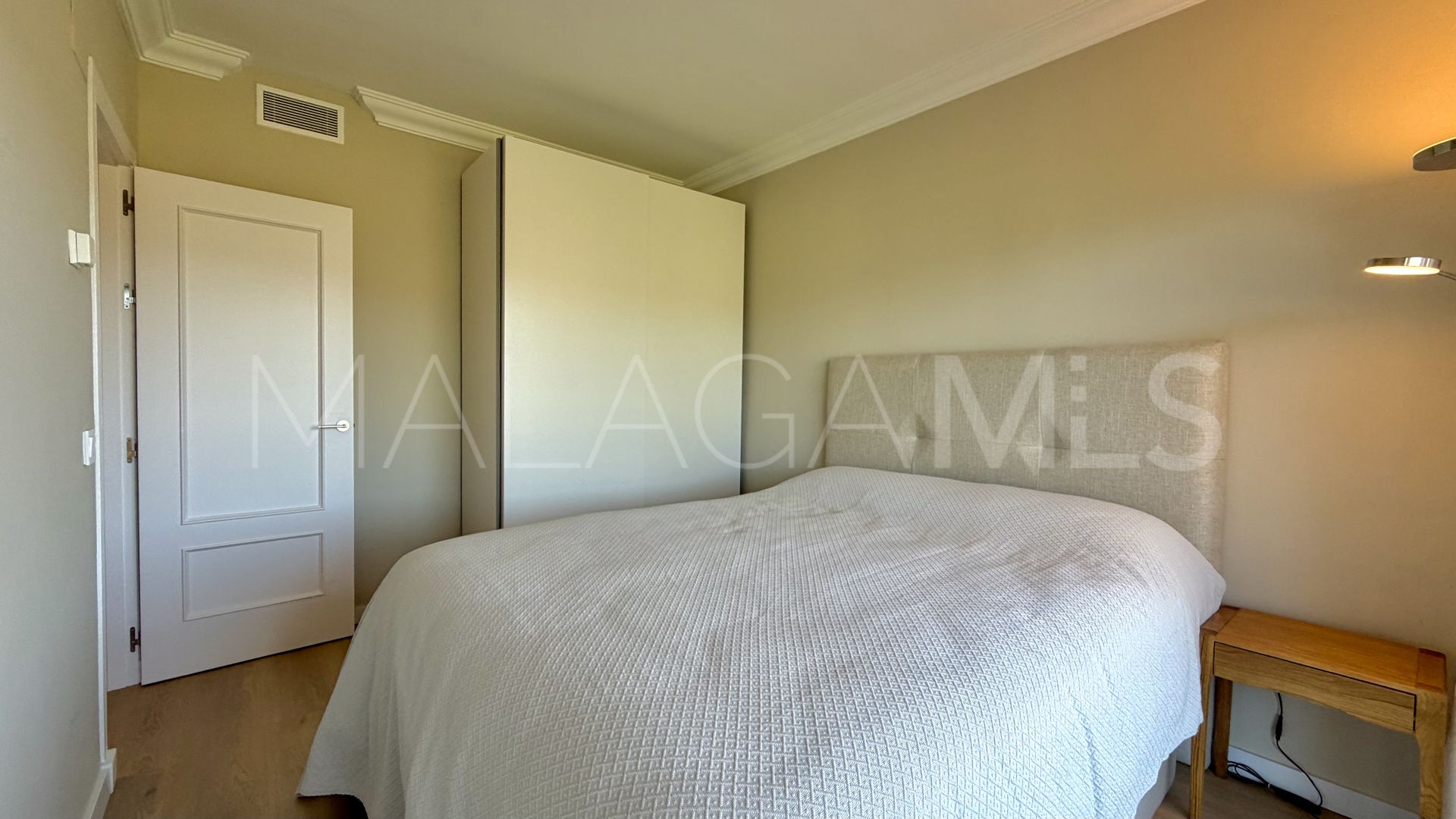 Apartment for sale in Magna Marbella with 3 bedrooms