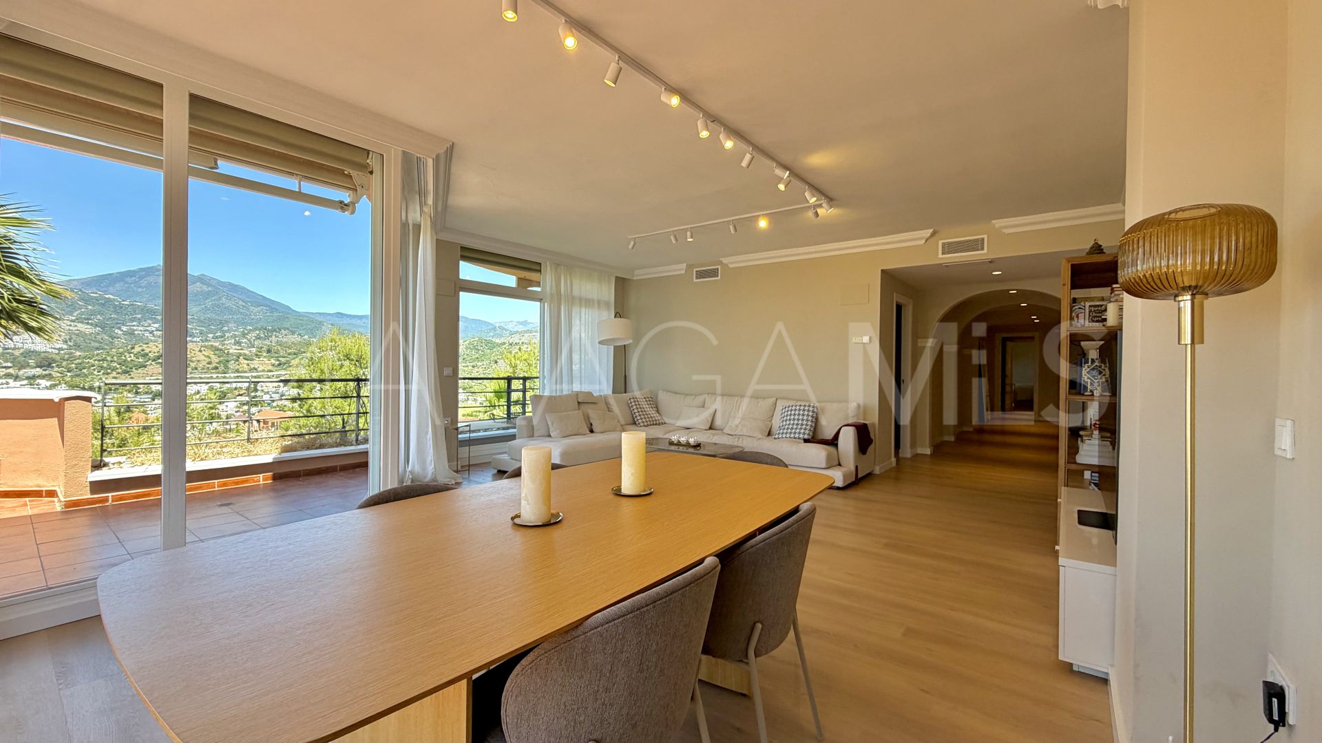 Apartment for sale in Magna Marbella with 3 bedrooms