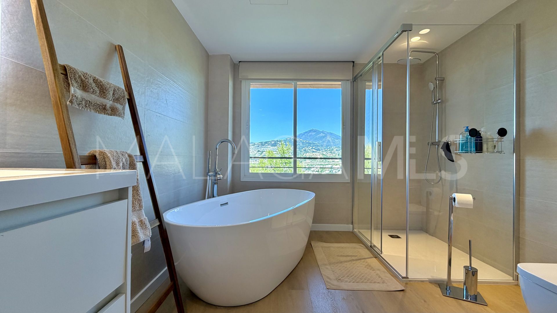 Apartment for sale in Magna Marbella with 3 bedrooms