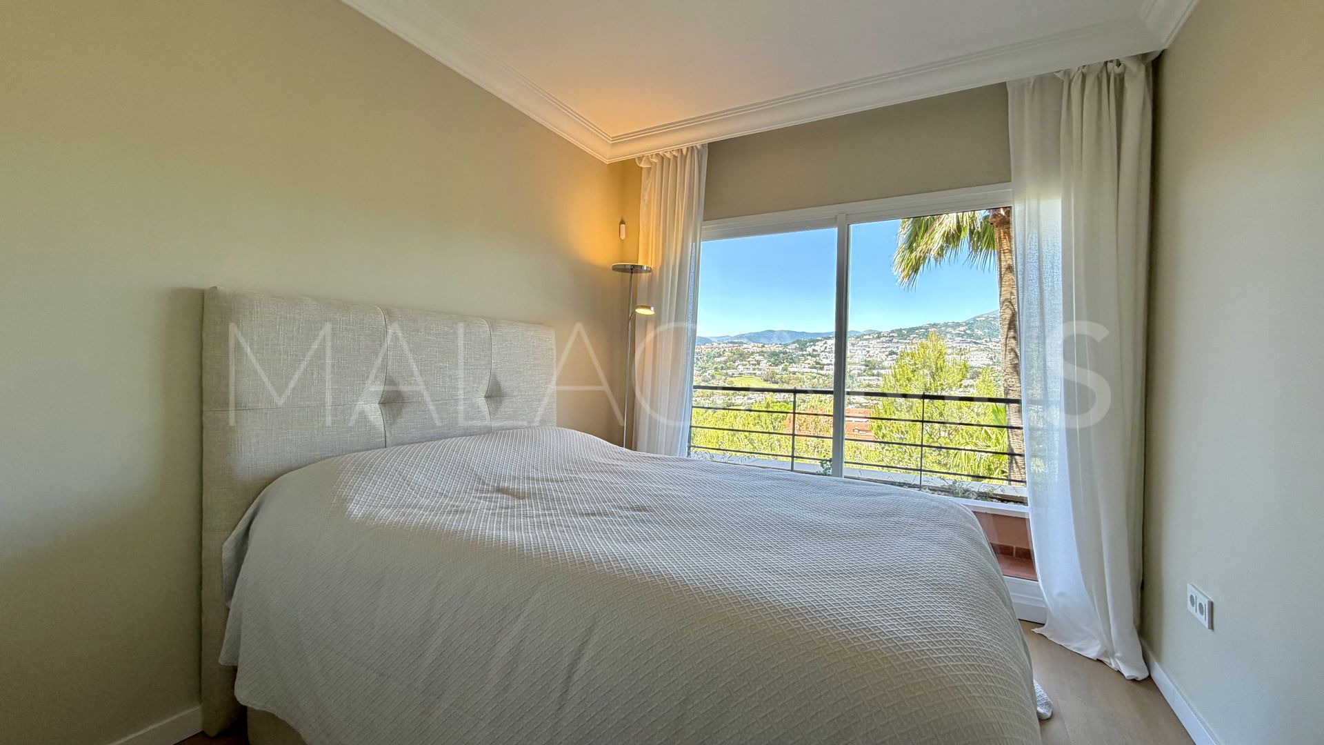 Apartment for sale in Magna Marbella with 3 bedrooms