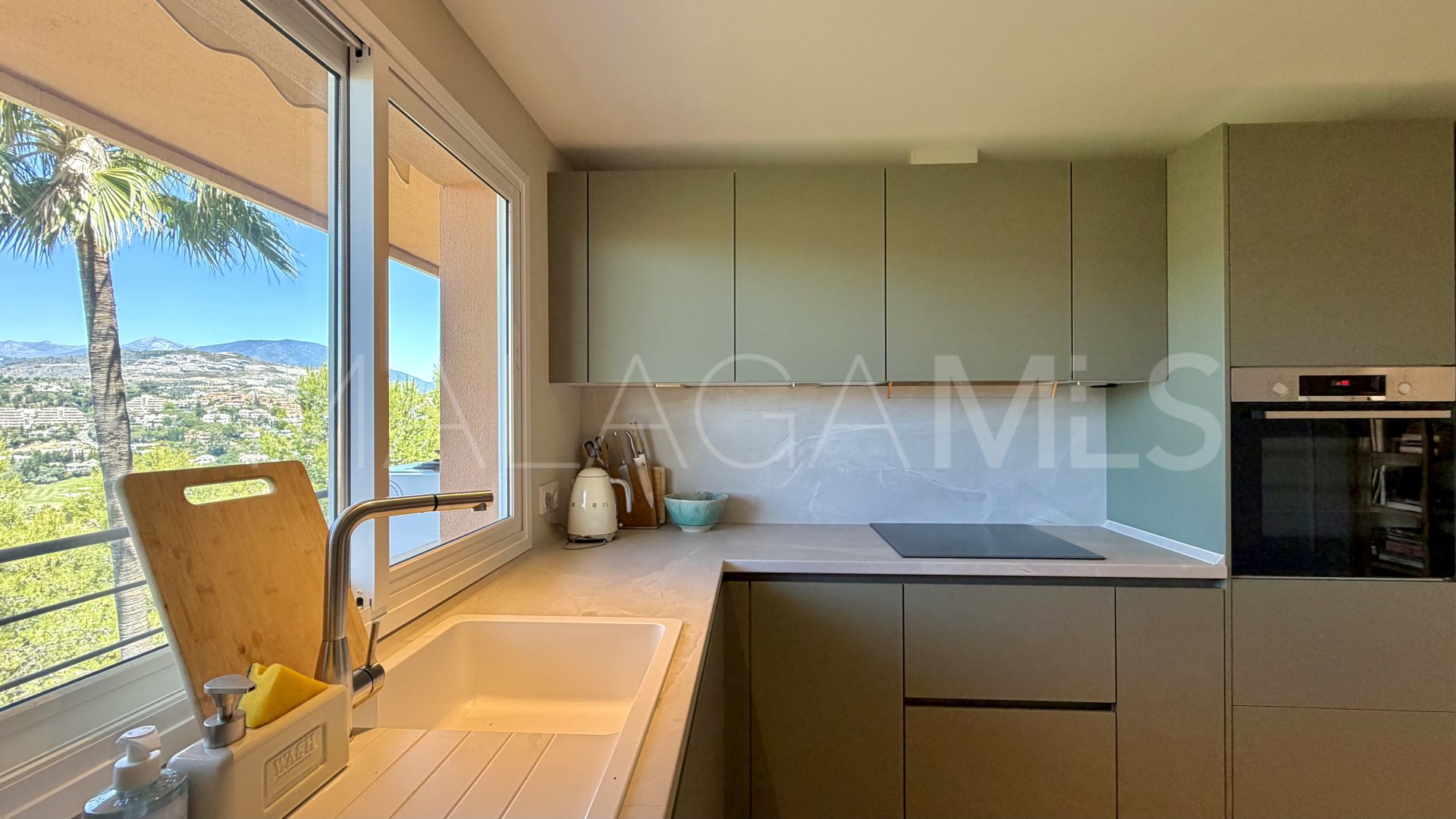 Apartment for sale in Magna Marbella with 3 bedrooms