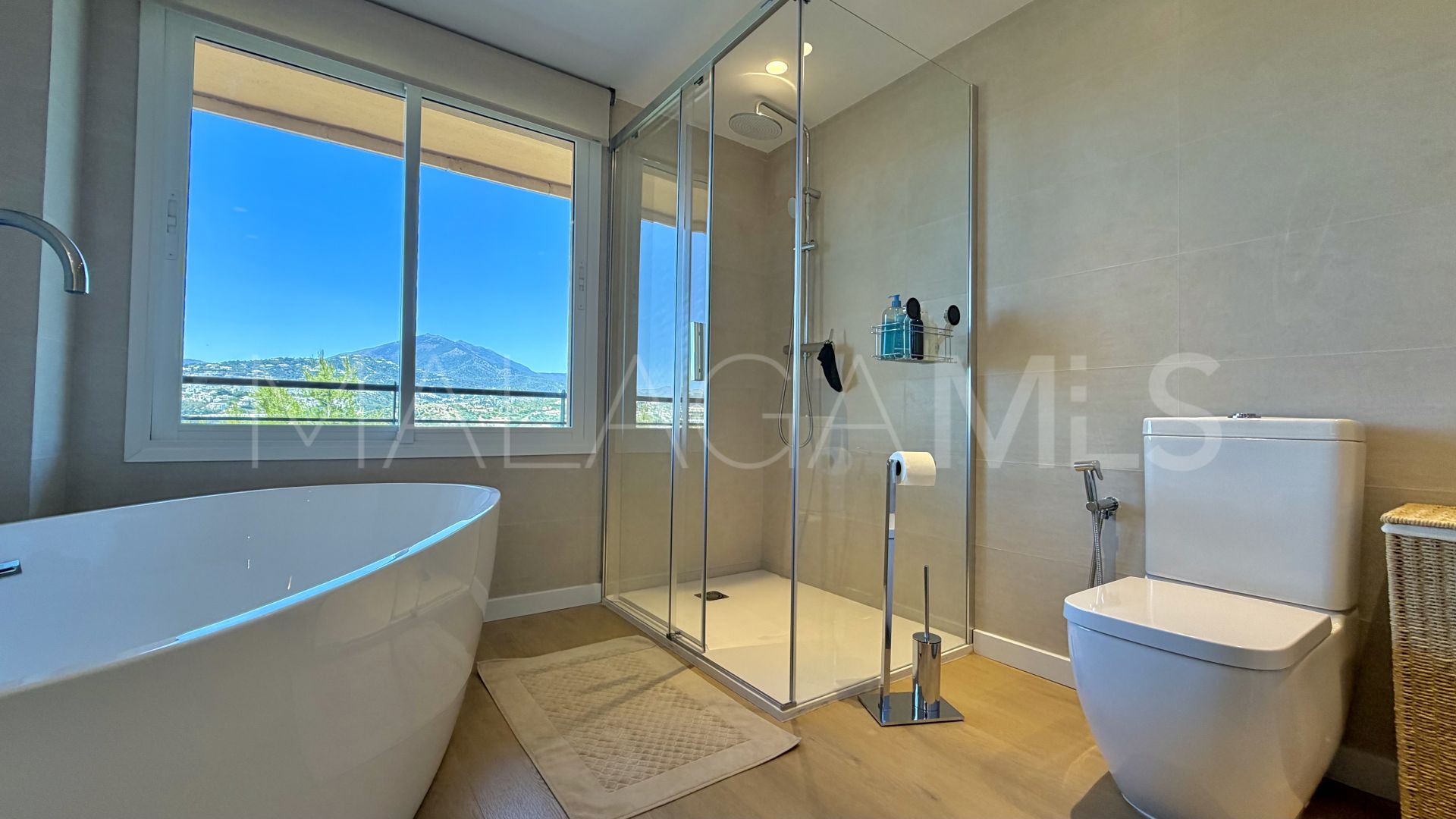 Apartment for sale in Magna Marbella with 3 bedrooms