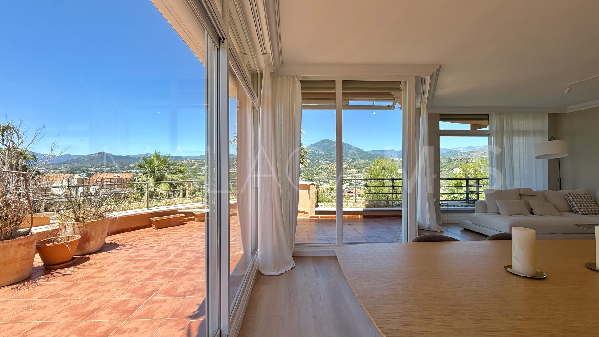 Apartment for sale in Magna Marbella with 3 bedrooms