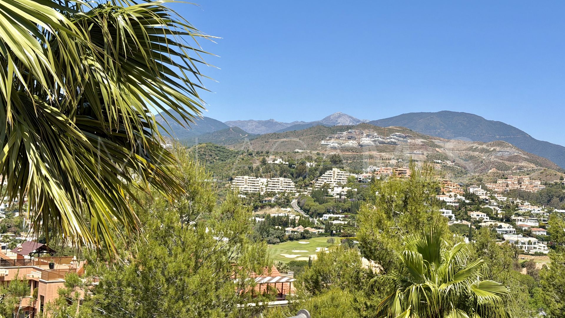 Apartment for sale in Magna Marbella with 3 bedrooms