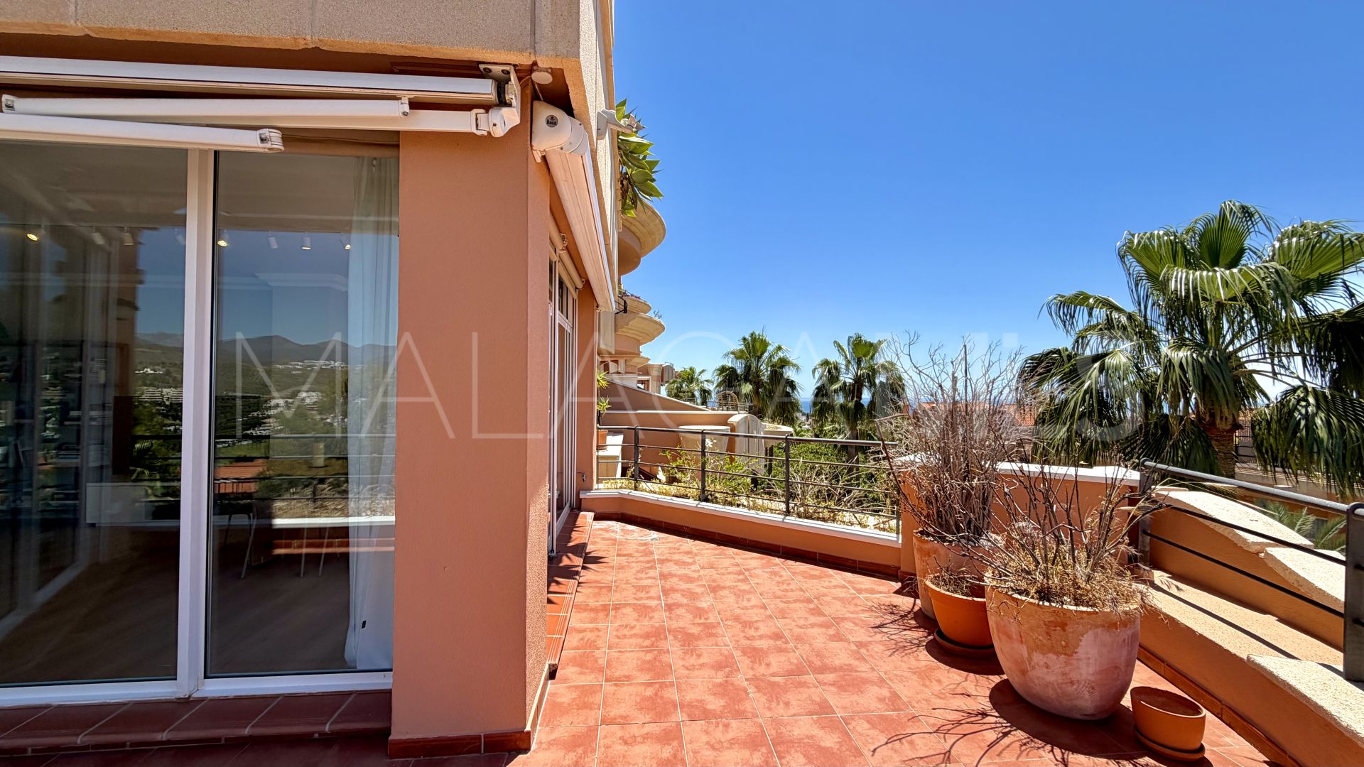 Apartment for sale in Magna Marbella with 3 bedrooms