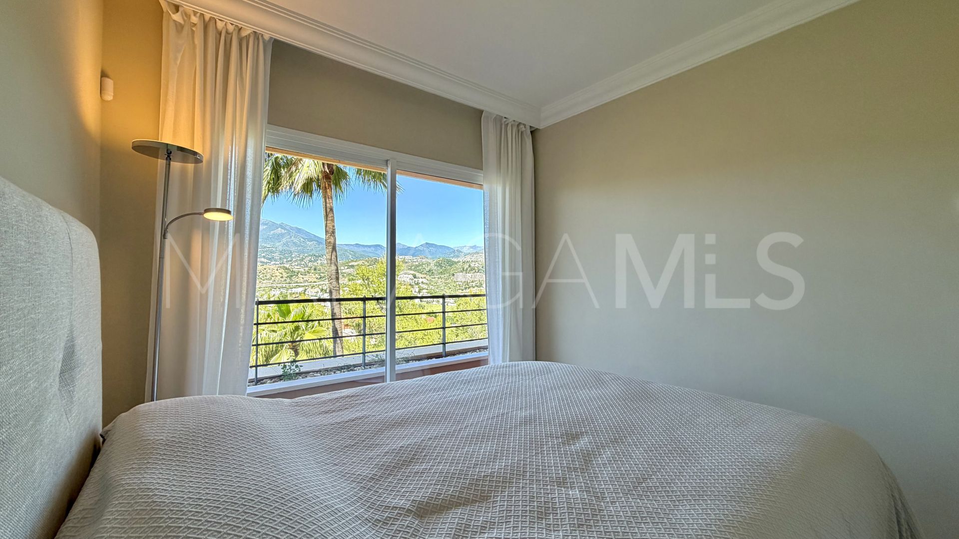 Apartment for sale in Magna Marbella with 3 bedrooms