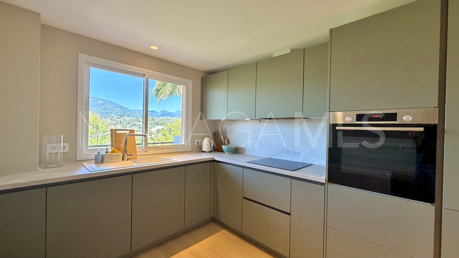 Apartment for sale in Magna Marbella with 3 bedrooms
